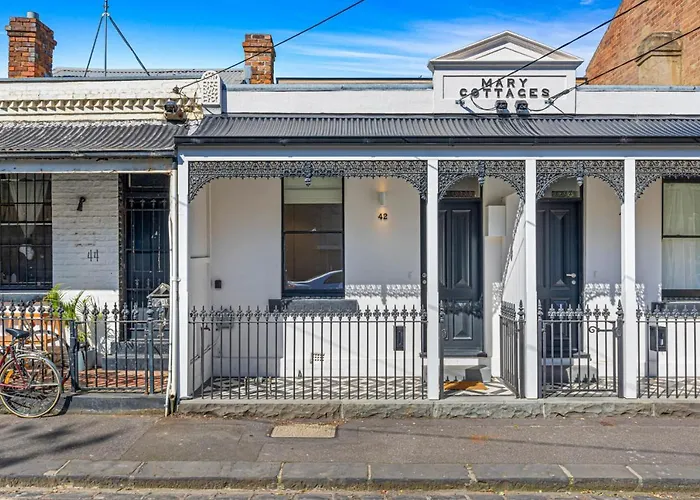 Stylish 2-Bed Victorian Terrace In Carlton